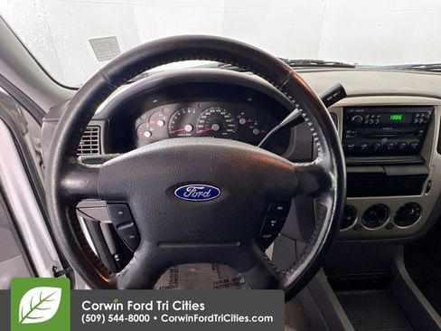 Used 2004 Ford Explorer XLT image 8