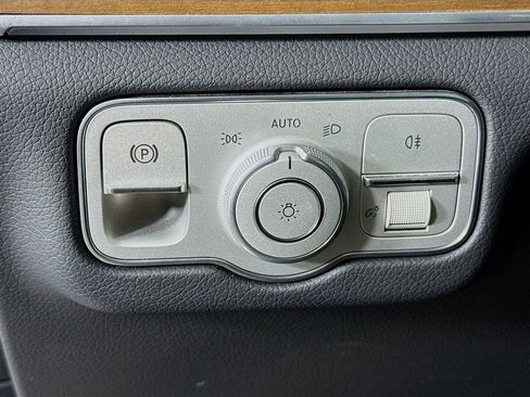 Used 2024 Mercedes-Benz GLE 350 4MATIC w/ Winter Package image 10