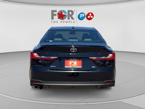 Used 2025 Toyota Camry SE FWD image 4