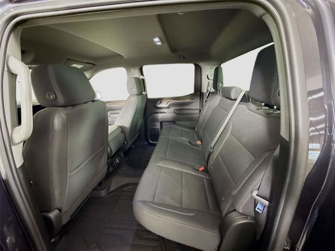 Used 2025 GMC Sierra 1500 SLE image 17