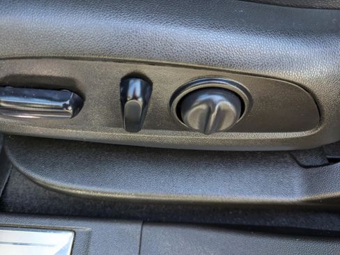 Used 2021 GMC Acadia SLT w/ Preferred Package image 19