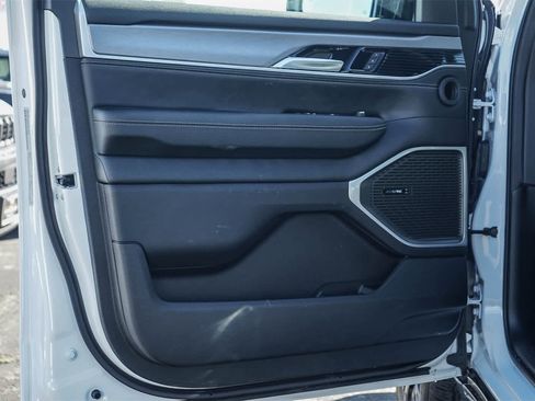 New 2026 Jeep Grand Wagoneer 4WD image 21