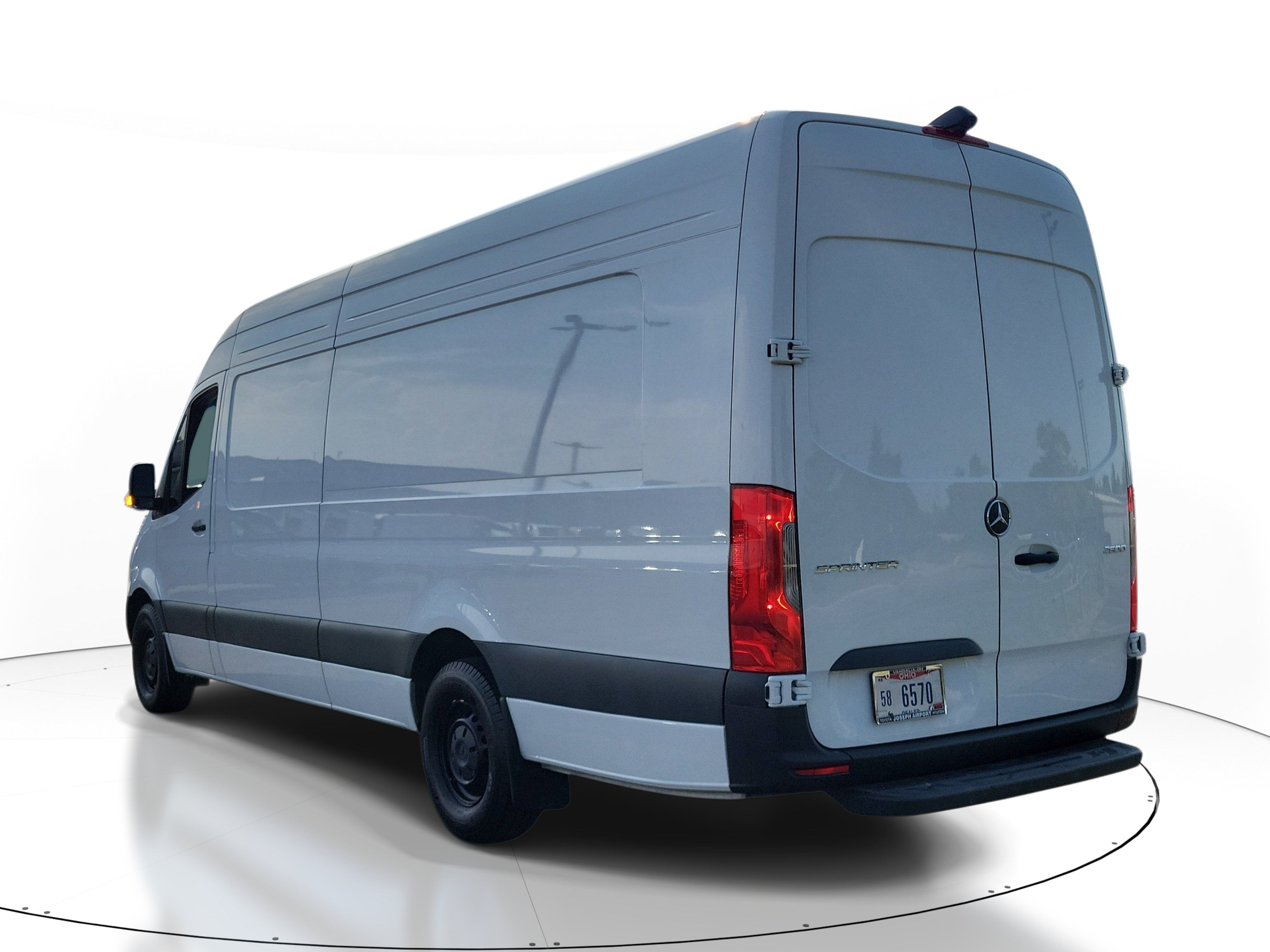 Used 2024 Mercedes-Benz Sprinter 2500 image 3