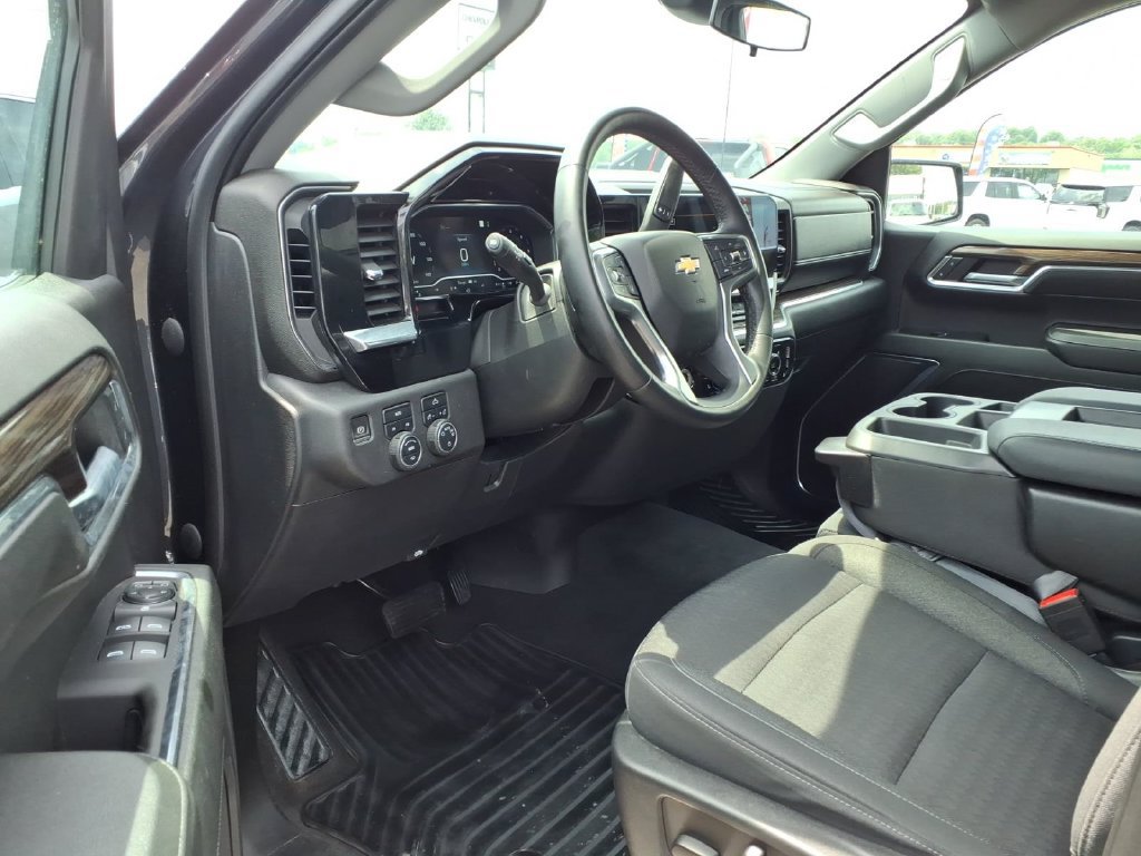 Used 2023 Chevrolet Silverado 1500 LT AWD/4WD image 6