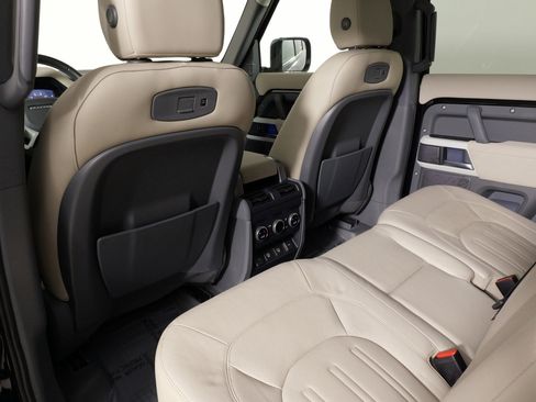 Used 2022 Land Rover Defender 110 SE image 35