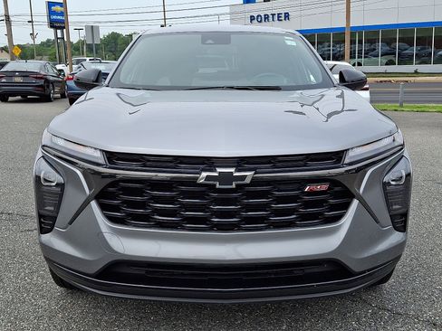 Used 2024 Chevrolet Trax RS FWD image 2