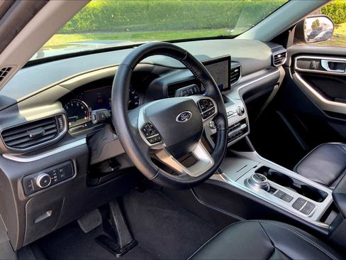 Used 2022 Ford Explorer XLT w/ Equipment Group 202A image 17