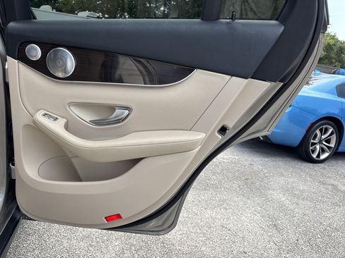 Used 2020 Mercedes-Benz GLC 300 w/ Parking Assistance Package image 31