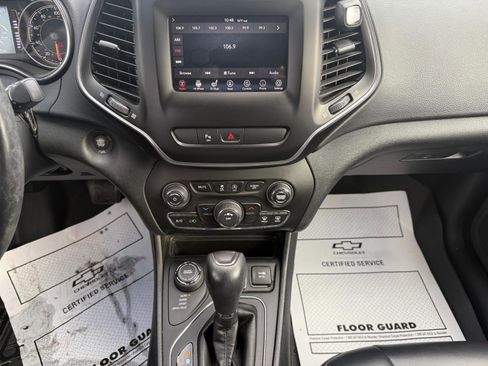 Used 2019 Jeep Cherokee Latitude Plus w/ Cold Weather Group image 11