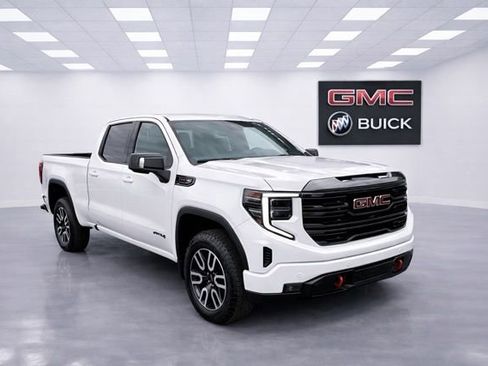 Used 2023 GMC Sierra 1500 AT4 image 2