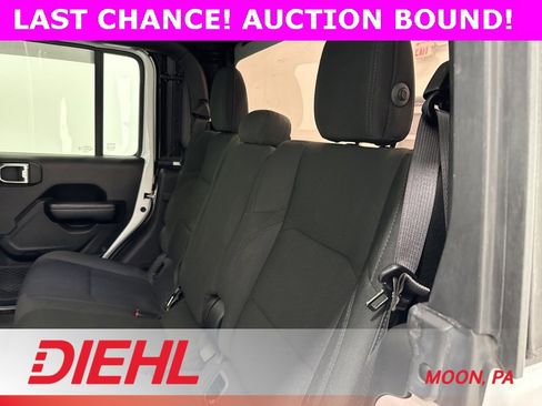 Certified 2021 Jeep Gladiator Willys image 14