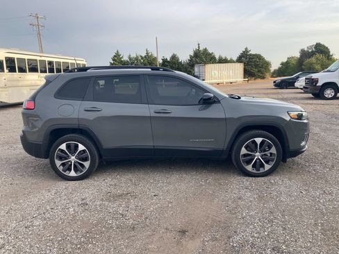 Used 2022 Jeep Cherokee Limited w/ Elite Package AWD/4WD image 9