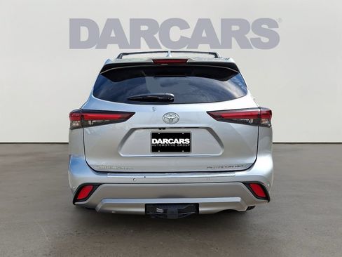 Used 2024 Toyota Highlander Platinum AWD/4WD image 5