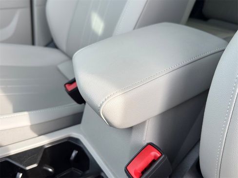 Used 2022 Volkswagen Tiguan SE w/ Panoramic Sunroof Package image 15