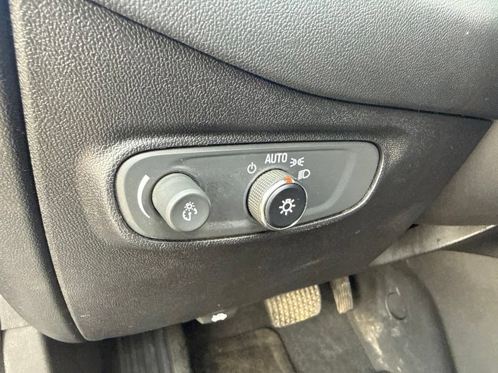 Used 2018 Chevrolet Equinox LT FWD image 11