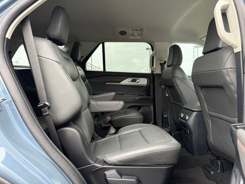 Used 2025 Ford Explorer Active w/ Active Comfort Package RWD image 12