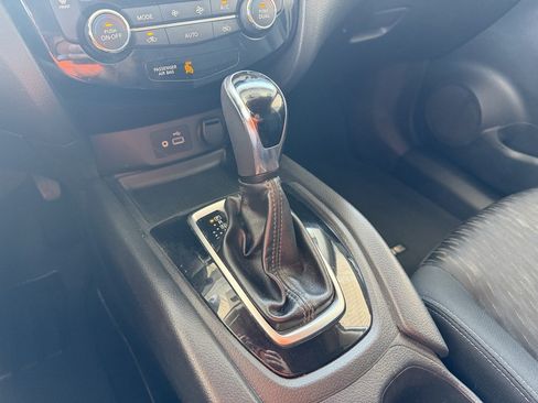 Used 2018 Nissan Rogue SV FWD image 18