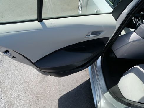 Used 2021 Toyota Corolla LE FWD image 16