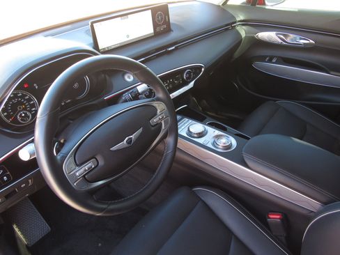 Used 2024 Genesis GV70 2.5T w/ Advanced Package image 18