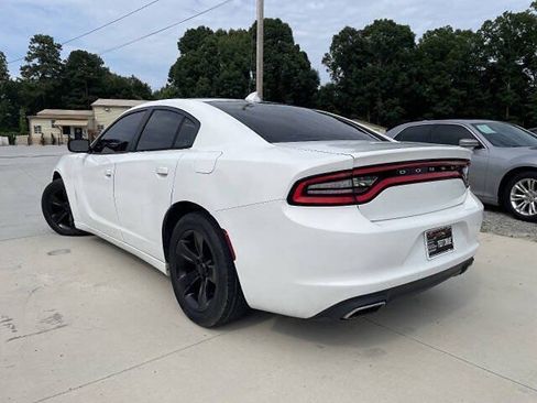 Used 2017 Dodge Charger SXT RWD image 4
