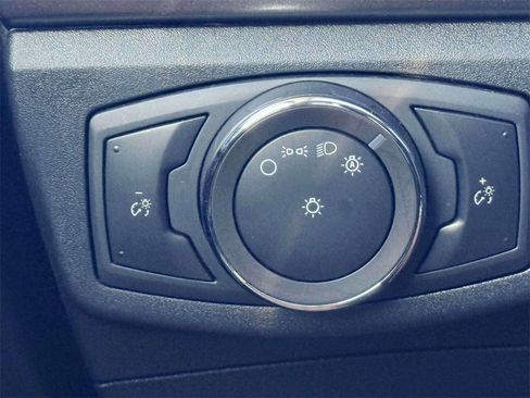 Used 2020 Ford Fusion SE image 18