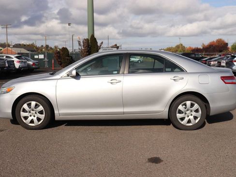 Used 2010 Toyota Camry FWD image 8