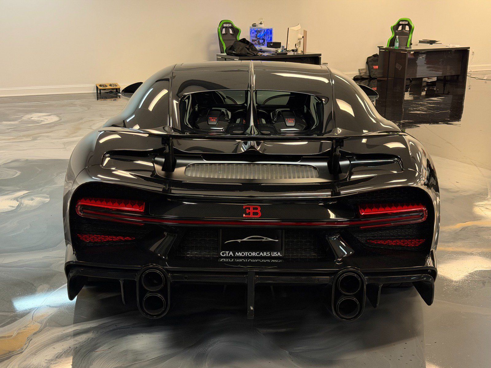 Used 2024 Bugatti Chiron Super Sport AWD/4WD image 18