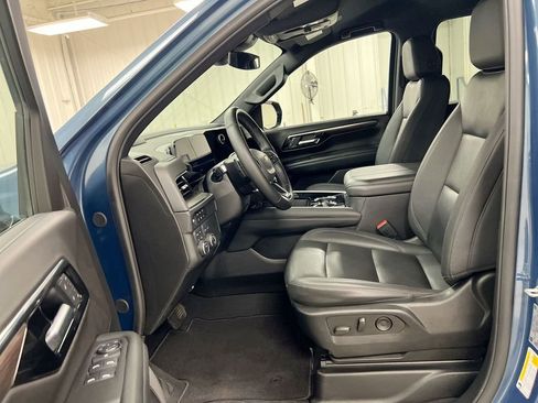 Used 2025 Chevrolet Suburban LT AWD/4WD image 20
