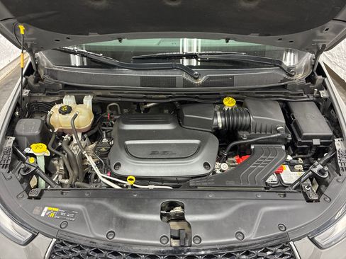 Used 2021 Chrysler Pacifica Touring-L FWD image 7