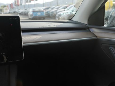 Used 2023 Tesla Model Y Long Range image 18