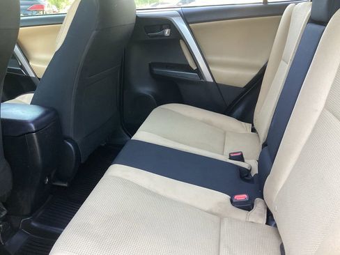 Used 2017 Toyota RAV4 XLE AWD/4WD image 6