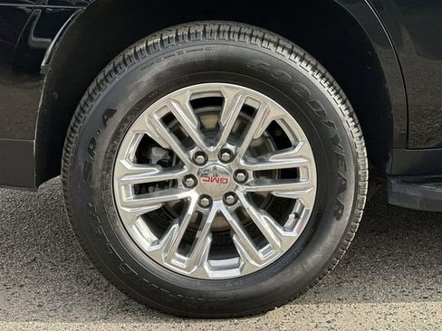 Used 2023 GMC Yukon SLT image 32