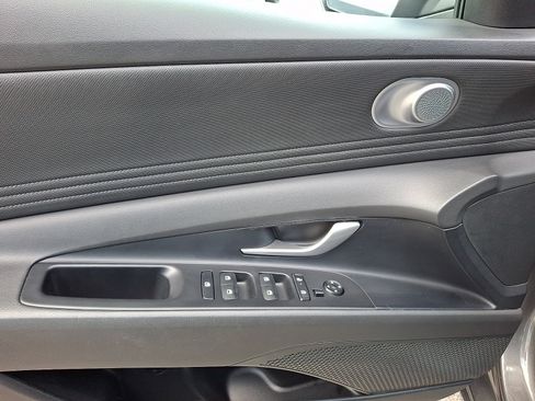 Used 2025 Hyundai Elantra SEL FWD image 13