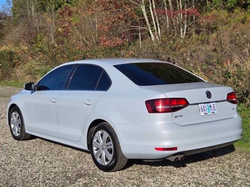 Used 2017 Volkswagen Jetta S image 6