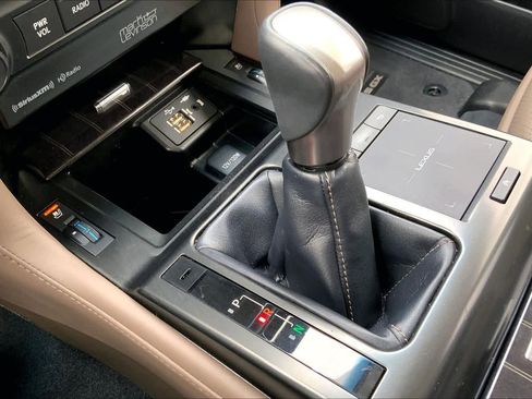 Used 2022 Lexus GX 460 Luxury w/ Sport Design Package AWD/4WD image 36