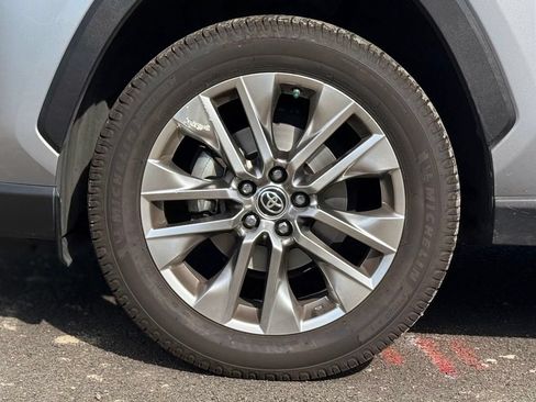 Used 2019 Toyota RAV4 XLE Premium w/ Cold Weather Package AWD/4WD image 9