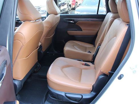 Used 2020 Toyota Highlander Platinum image 23