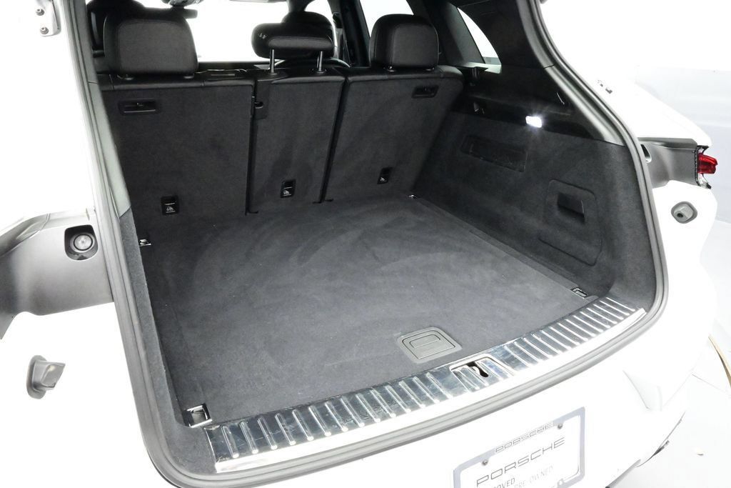 Certified 2025 Porsche Cayenne AWD/4WD image 14