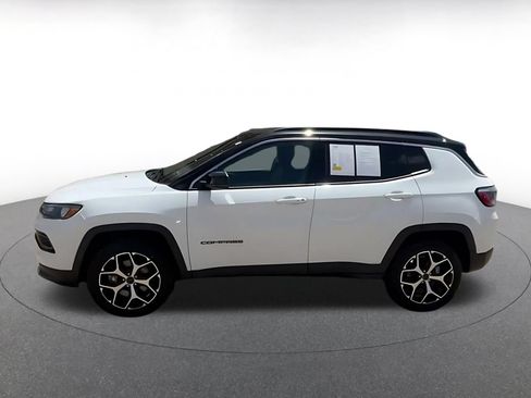 Used 2025 Jeep Compass Limited AWD/4WD image 9