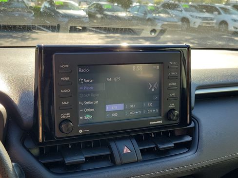 Used 2021 Toyota RAV4 XLE AWD/4WD image 21