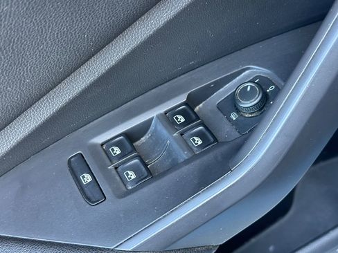 Used 2020 Volkswagen Jetta SEL Premium image 20