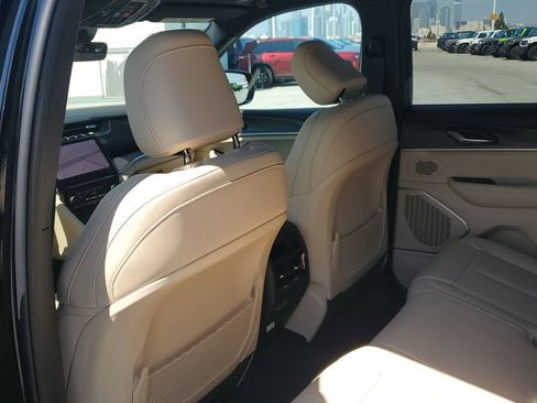 New 2025 Jeep Grand Cherokee Limited w/ Black Appearance Package image 16