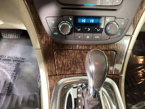 Used 2013 Buick Regal Premium image 26