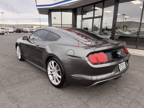 Used 2017 Ford Mustang Coupe RWD image 3