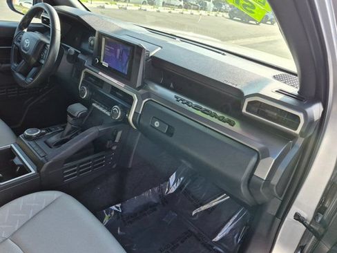 Certified 2025 Toyota Tacoma SR5 AWD/4WD image 6