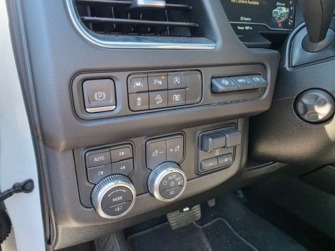 Used 2023 GMC Yukon XL AT4 w/ AT4 Premium Plus Package AWD/4WD image 18