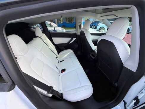 Used 2022 Tesla Model Y Long Range image 27