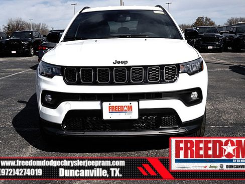 New 2026 Jeep Compass Latitude image 8