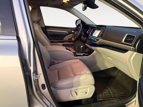 Used 2019 Toyota Highlander Limited image 15