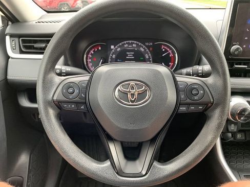 Used 2023 Toyota RAV4 XLE image 17